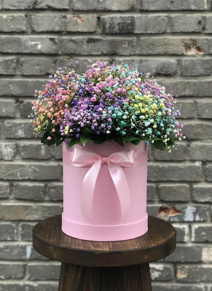 Цветочная композиция из Гипсофила и Розы в шляпной коробке в Новописцово