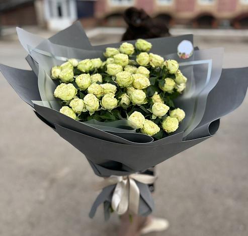 Букет Белые кустовые розы Солинеро в Новописцово