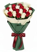 Букет Микс из красных и белых роз в Новописцово