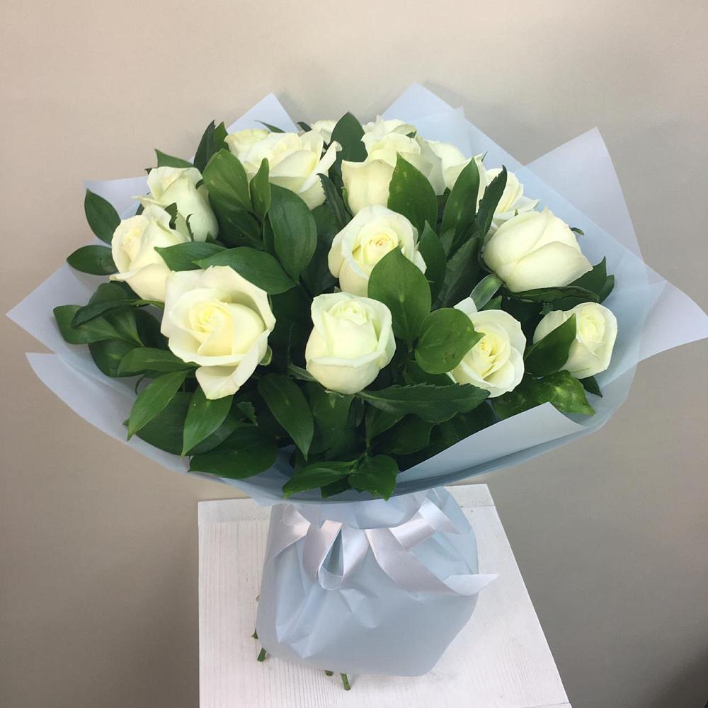 Букет 15 Белых роз Проуд в Новописцово