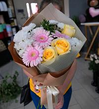 Букет цветов из:  Герберы, Розы и Хризантемы в Новописцово