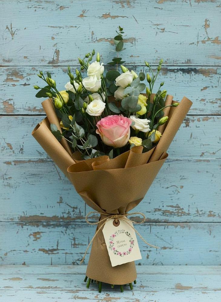 Букет цветов из: Розы и Лизиантусы в Новописцово