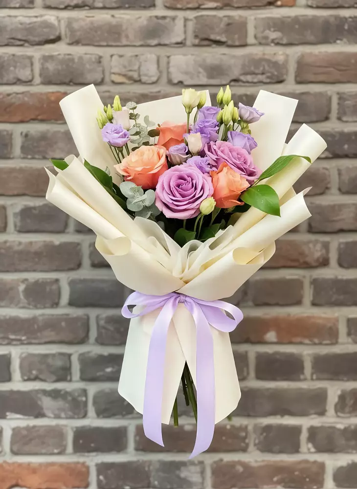 Букет цветов из: Лизиантусы и Розы в Новописцово