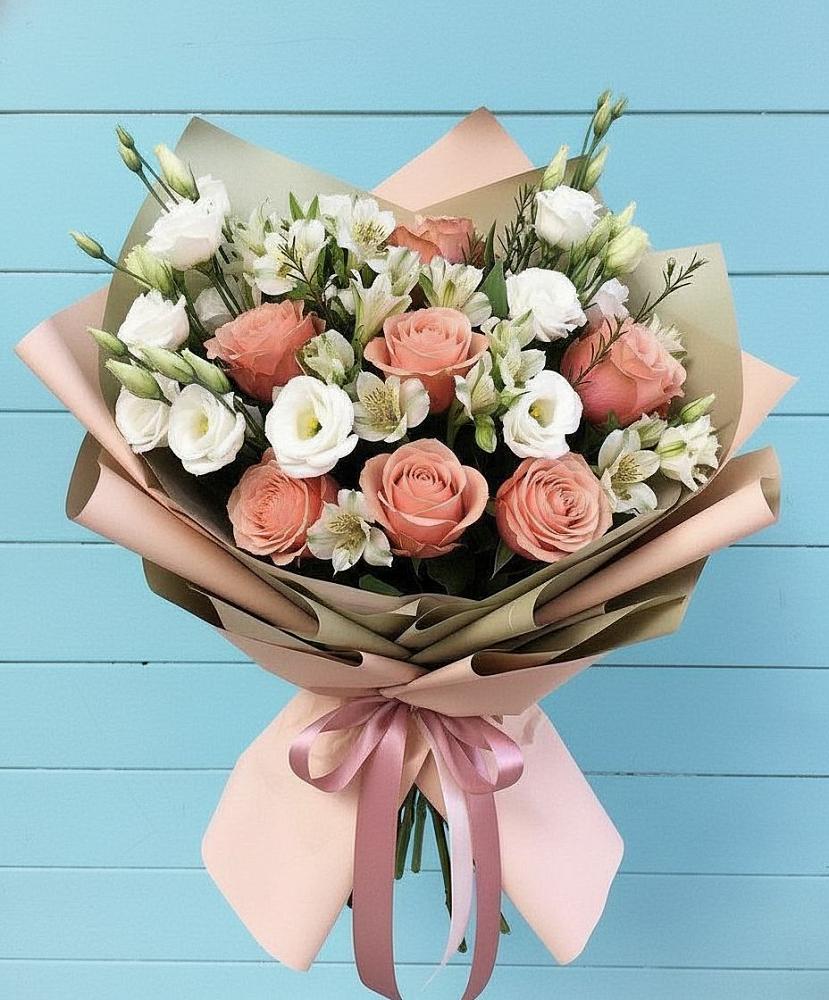 Букет цветов из: Розы, Альстромерии и Лизиантусы в Новописцово