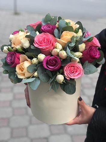 Цветочная композиция из Розы в шляпной коробке в Новописцово