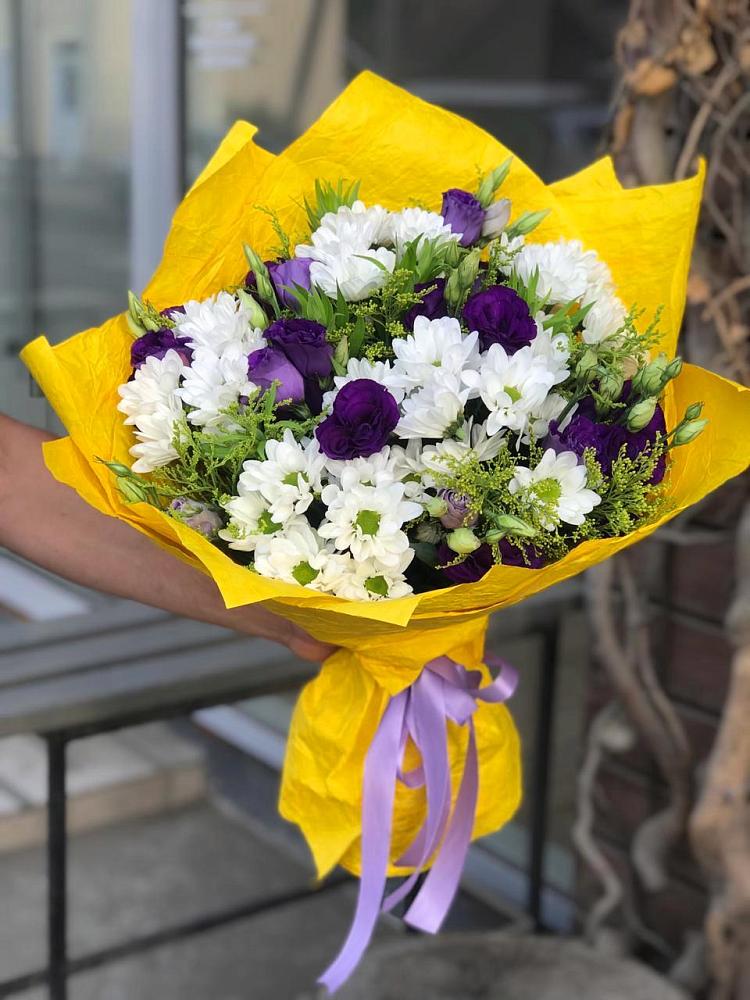 Букет цветов из: Ирисы, Хризантемы и Ромашки в Новописцово