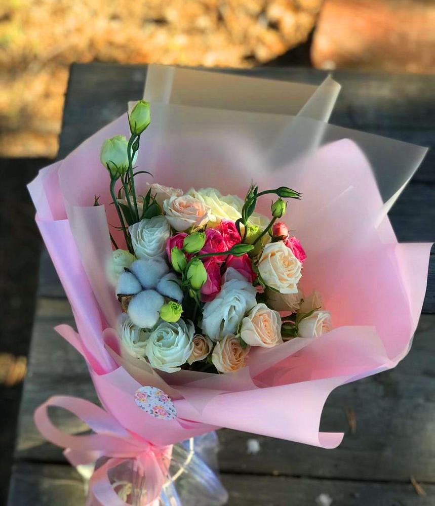 Букет цветов из: Розы и Лизиантусы в Новописцово