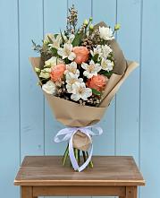 Букет цветов из:  Альстромерии, Лизиантусы, Розы и Хризантемы #REPLACE_PRED# Новописцово