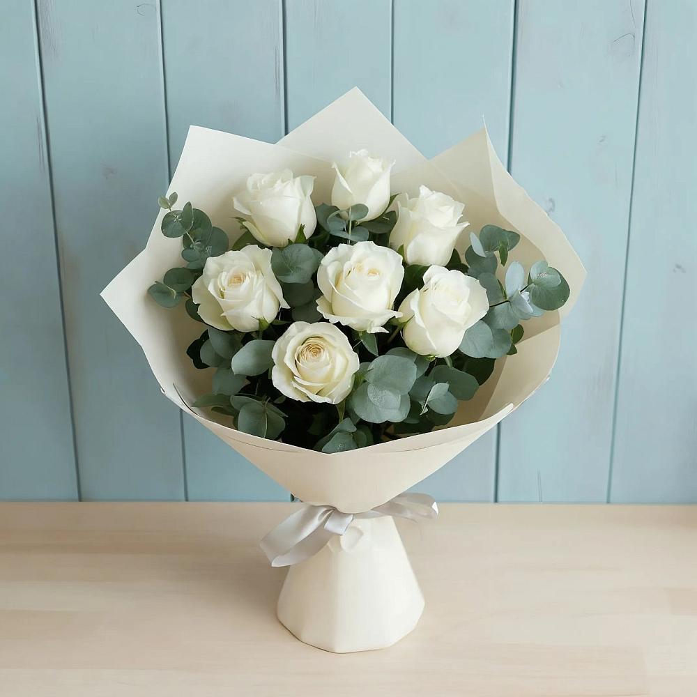 Букет Белые розы в Эвкалипте в Новописцово