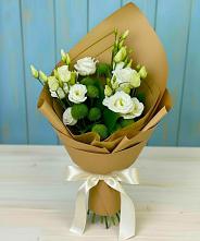 Букет цветов из:  Хризантемы и Лизиантусы в Новописцово