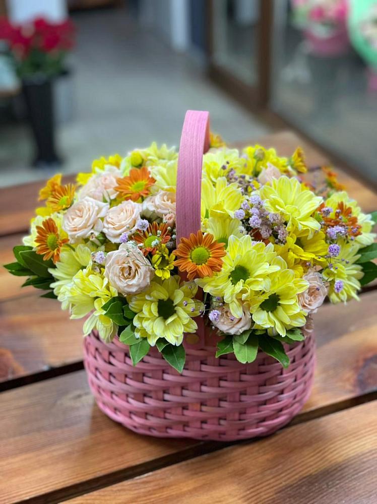 Цветочная композиция из Хризантемы и Розы в корзине в Новописцово