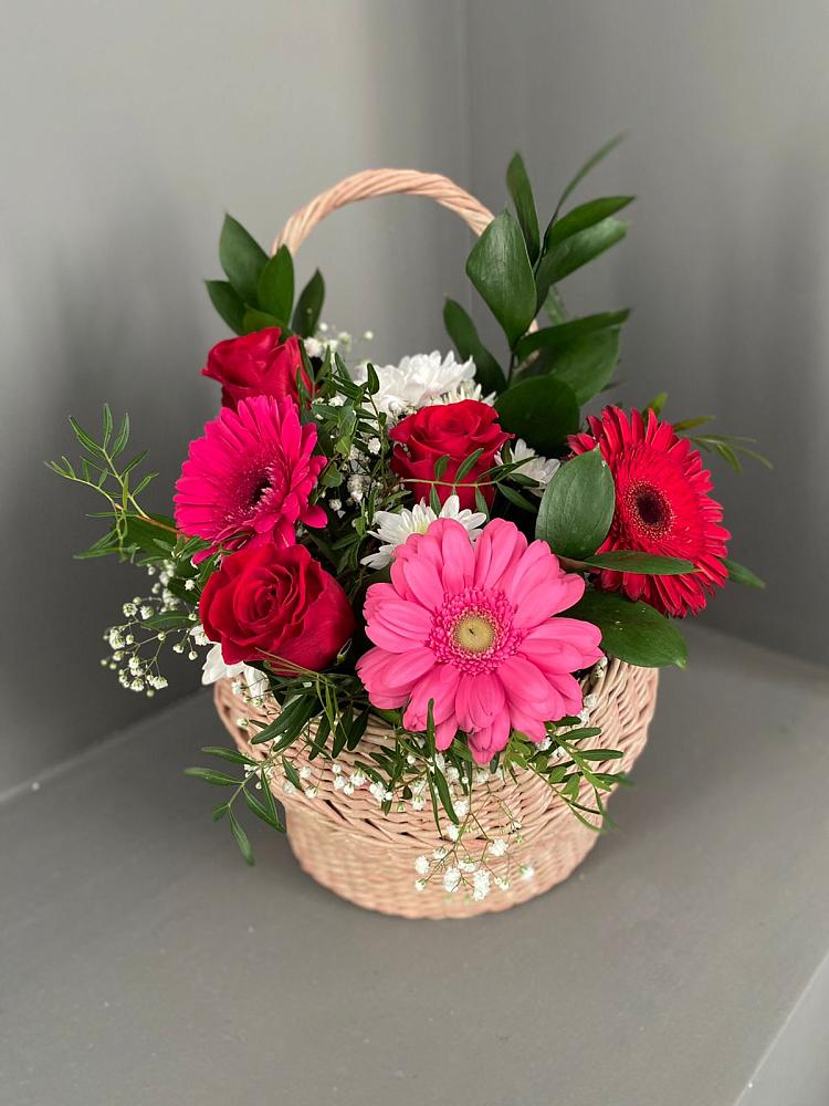Цветочная композиция из Розы, Хризантемы и Герберы в корзине в Новописцово